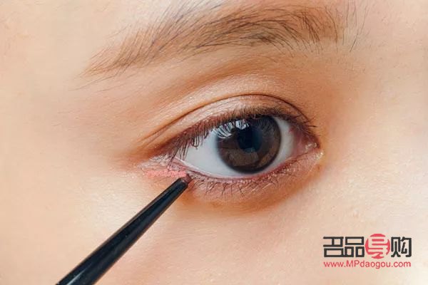 眼瞼下垂吃什么藥？專業(yè)解讀與治療建議