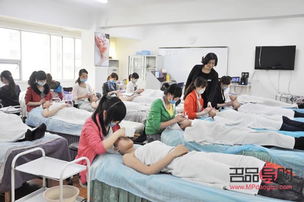 有學(xué)美容嗎(學(xué)美容有學(xué)校嗎)