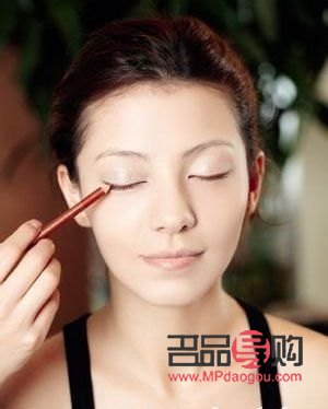 彩妝怎么掛(彩妝上裝步驟)