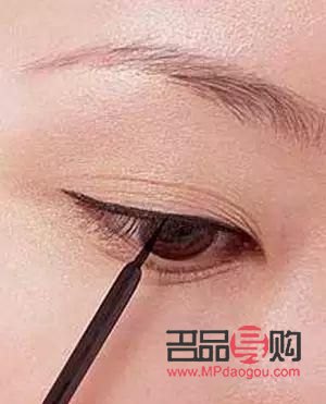畫眼線用什么筆最好用呢(畫眼線用什么筆最好用呢圖片)
