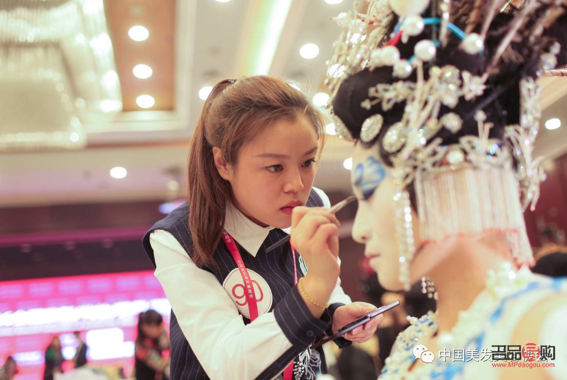 彩妝比賽怎么講解(彩妝比賽怎么講解的)