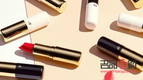 <h3>彩妝怎么定型不掉</h3>