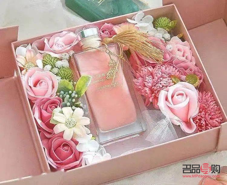 <h3>怎么送兒媳婦禮物呢</h3>