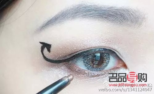 <h3>紋眼線與美瞳線：哪個(gè)更美更動(dòng)人？</h3>