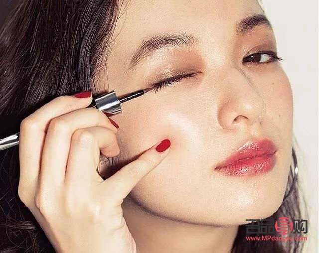 探秘日本彩妝：精致、時(shí)尚與匠心獨(dú)具的化妝藝術(shù)