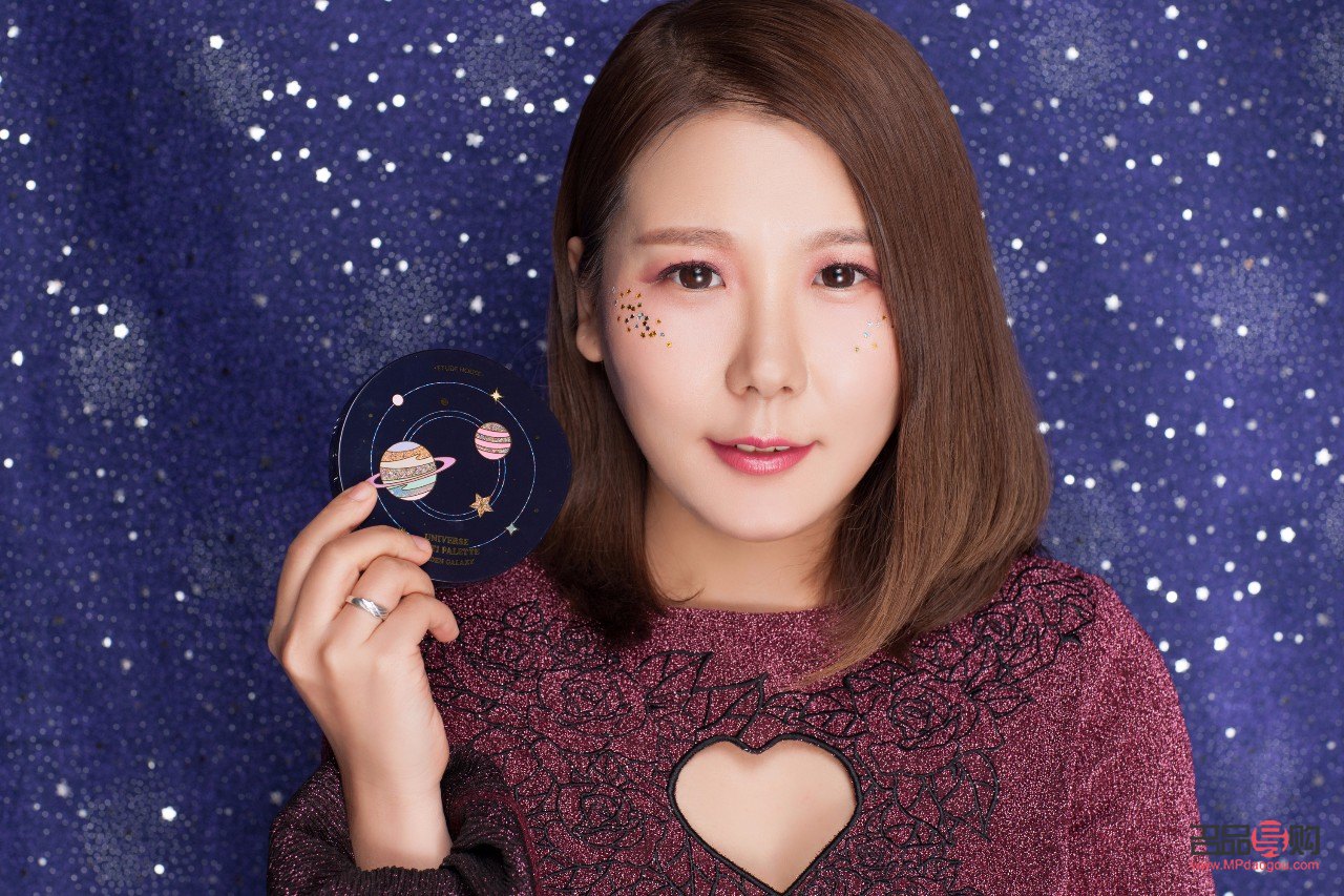 <h3>星空彩妝怎么畫</h3>