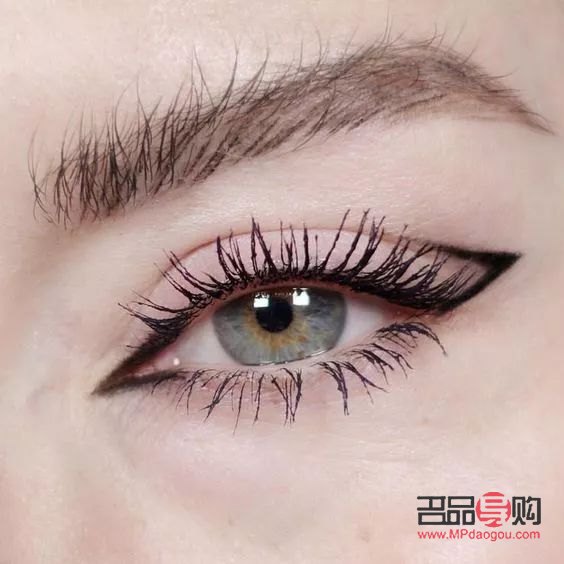 眼影和眼線對眼睛的傷害(眼影和眼線對眼睛的傷害有哪些)