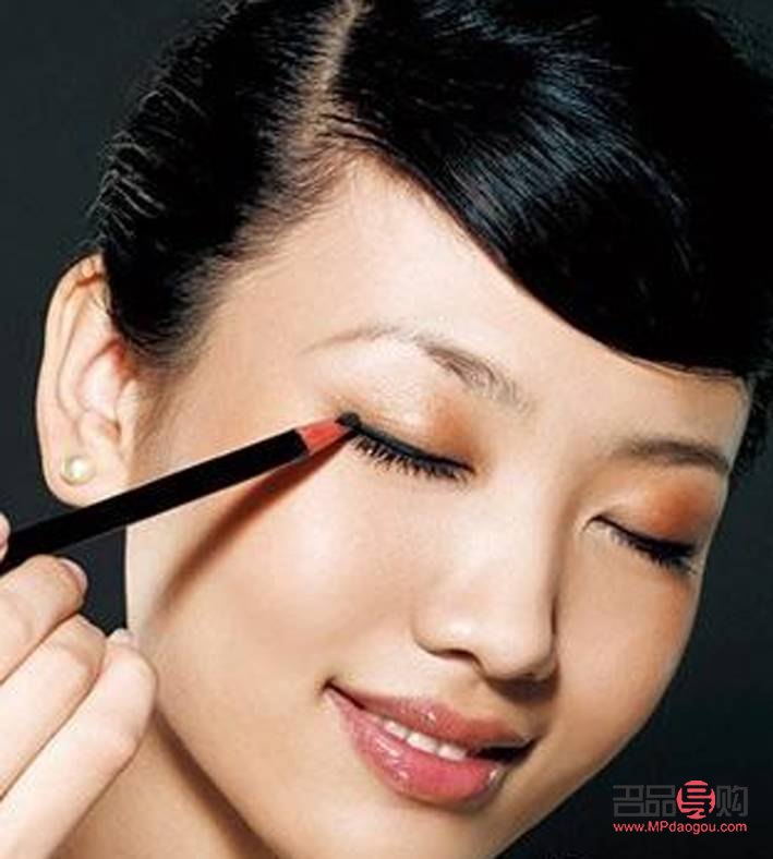 基礎(chǔ)大眼妝108個(gè)秘訣是什么(基礎(chǔ)大眼妝108個(gè)秘訣是什么呢)