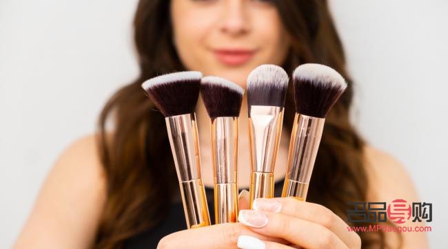 彩妝刷子如何清洗(彩妝刷子如何清洗視頻)