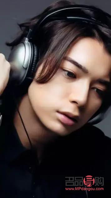 男生眼線(xiàn)用什么顏色(男生眼線(xiàn)用什么顏色好)