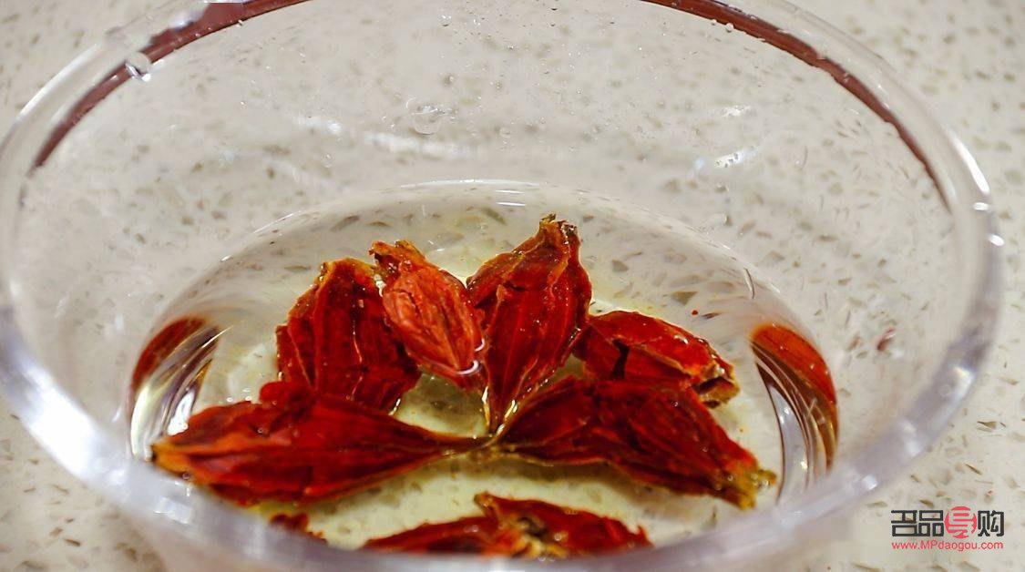 <h3>梔子泡水喝美容嗎</h3>