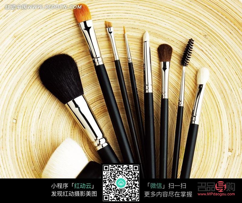 彩妝工具如何放置(彩妝工具如何放置好看)