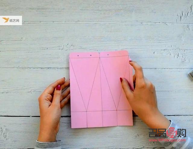 如何用皮筋做禮物盒子(如何用皮筋做禮物盒子視頻)