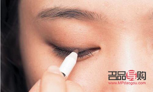 眼線液筆畫眼線教程(眼線液筆畫眼線教程圖片)