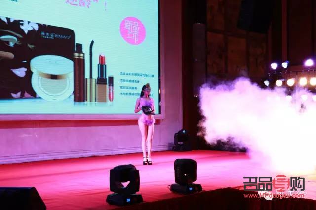 彩妝盛宴：炫彩活動，美麗出擊！