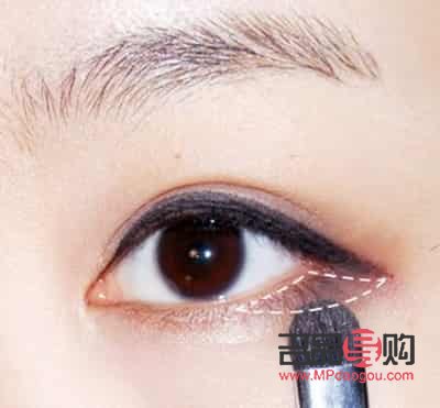 超濃眼妝化妝視頻教程(超濃眼妝化妝視頻教程全集)