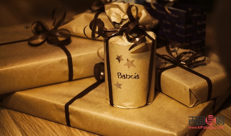 <h3>答謝客戶(hù)送什么禮物：精心挑選，傳遞真誠(chéng)與感激</h3>