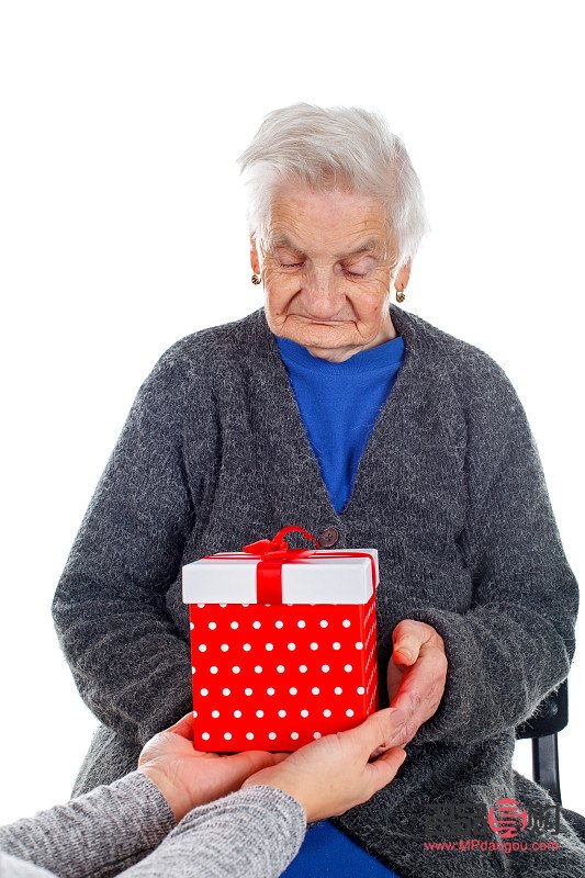 <h3>奶奶生日禮物送什么</h3>