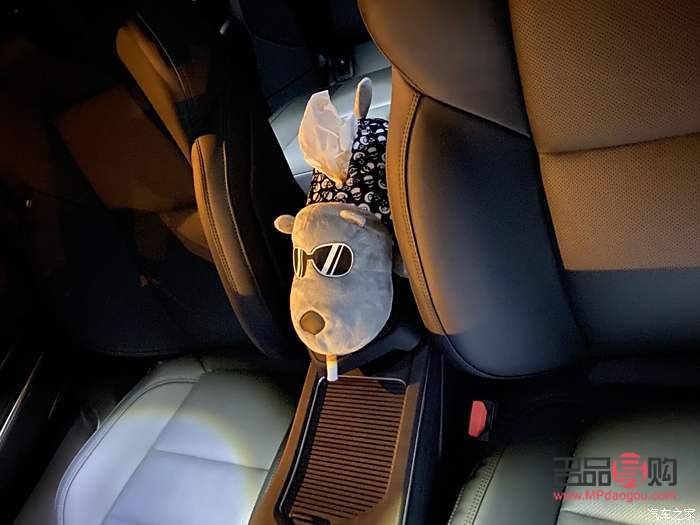 車后座放的禮物叫啥(車后座放東西的地方叫什么)