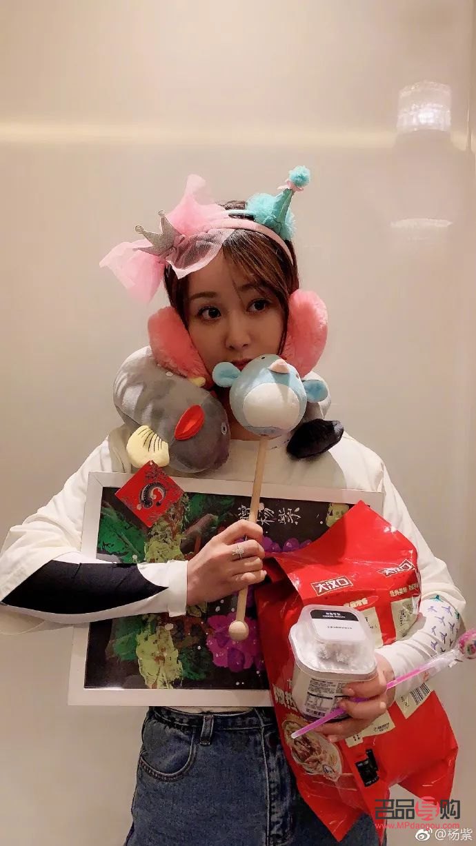 <h3>外甥女送他什么禮物好</h3>