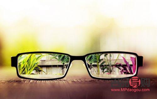 方臉適合的眼鏡圖片大全