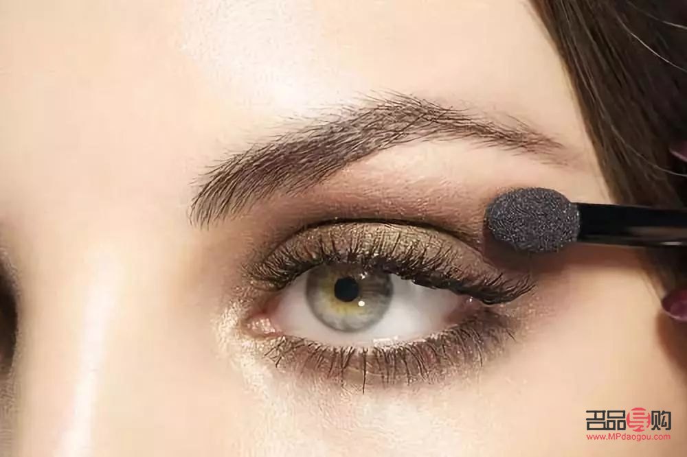 春季如何選擇彩妝(春季如何選擇彩妝顏色)