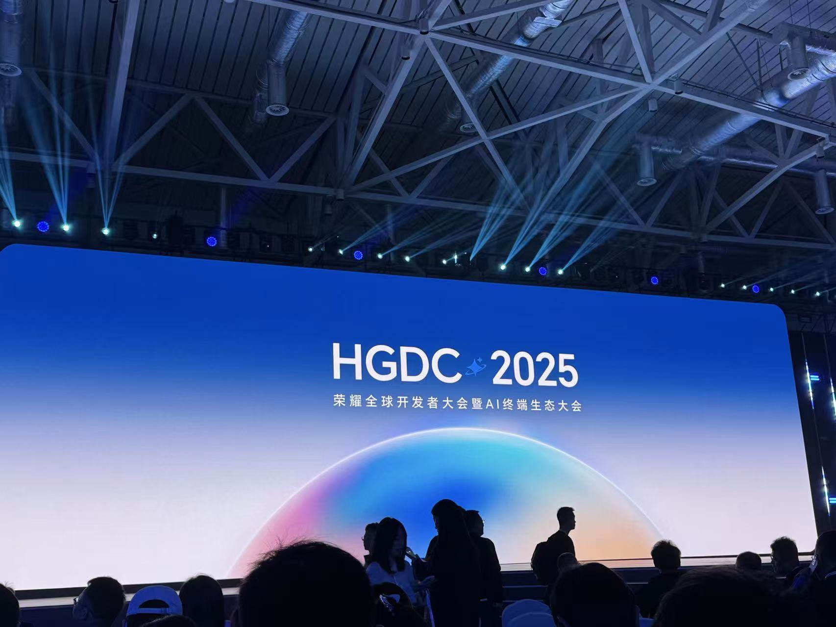 牽手比亞迪，拉上深創(chuàng)投，榮耀想在深圳破局