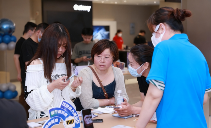 今年雙11，年輕人為何熱衷“泡在”門(mén)店“玩手機(jī)”？