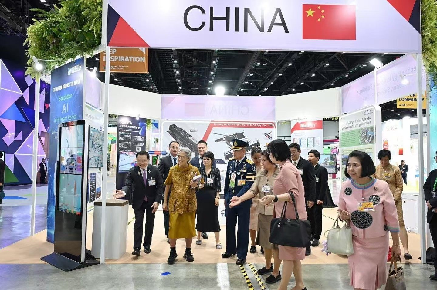 民利儲能泰國受矚目，詩琳通公主駐足傾聽中國綠色方案