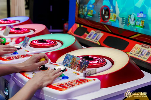 華立科技《三國(guó)幻戰(zhàn)》打通TCG與ACG產(chǎn)業(yè)鏈 首創(chuàng)機(jī)臺(tái)卡片生態(tài)融合