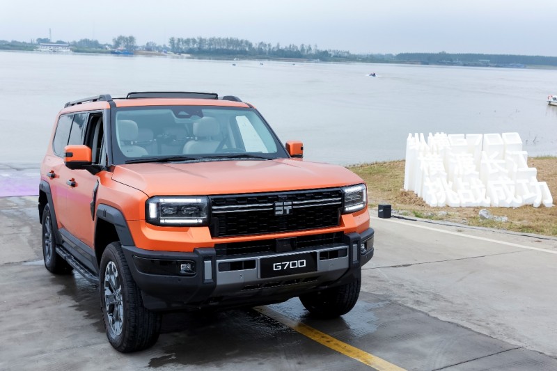 橫渡長江竟然挑戰(zhàn)成功了，縱橫G700憑什么能水陸兩棲？