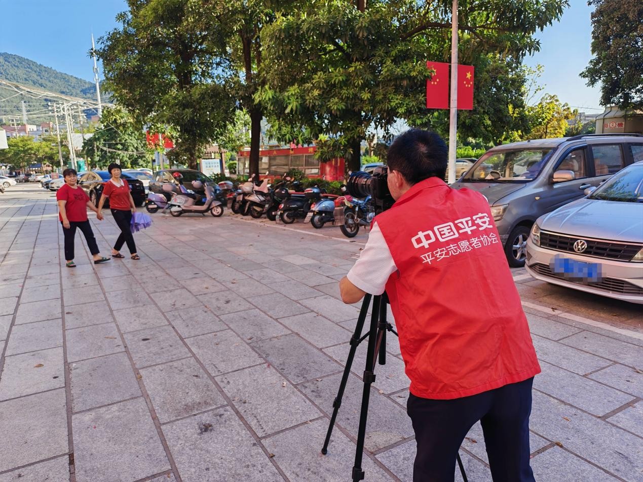 平安產(chǎn)險(xiǎn)泉州中心支公司：定格山村團(tuán)圓時(shí)  光影傳遞平安情