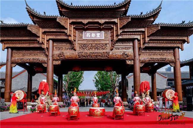 第56屆全國(guó)藥交會(huì)： 仁和藥業(yè)藥都里打造“藥膳文化”沉浸式體驗(yàn)新標(biāo)桿