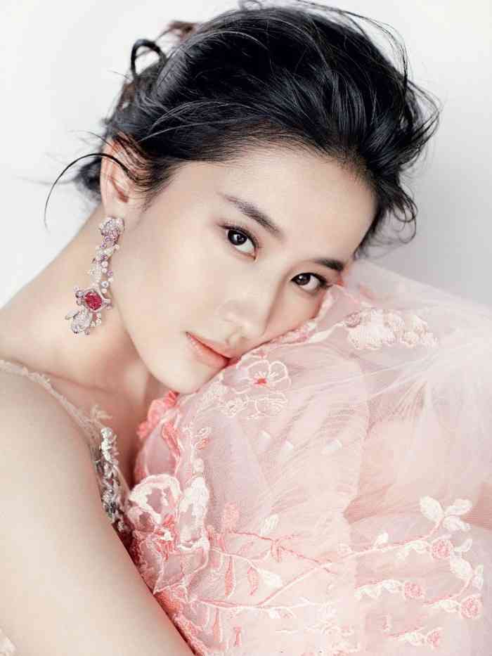 求婚戒指買多少價(jià)位的(求婚戒指什么價(jià)位合適)