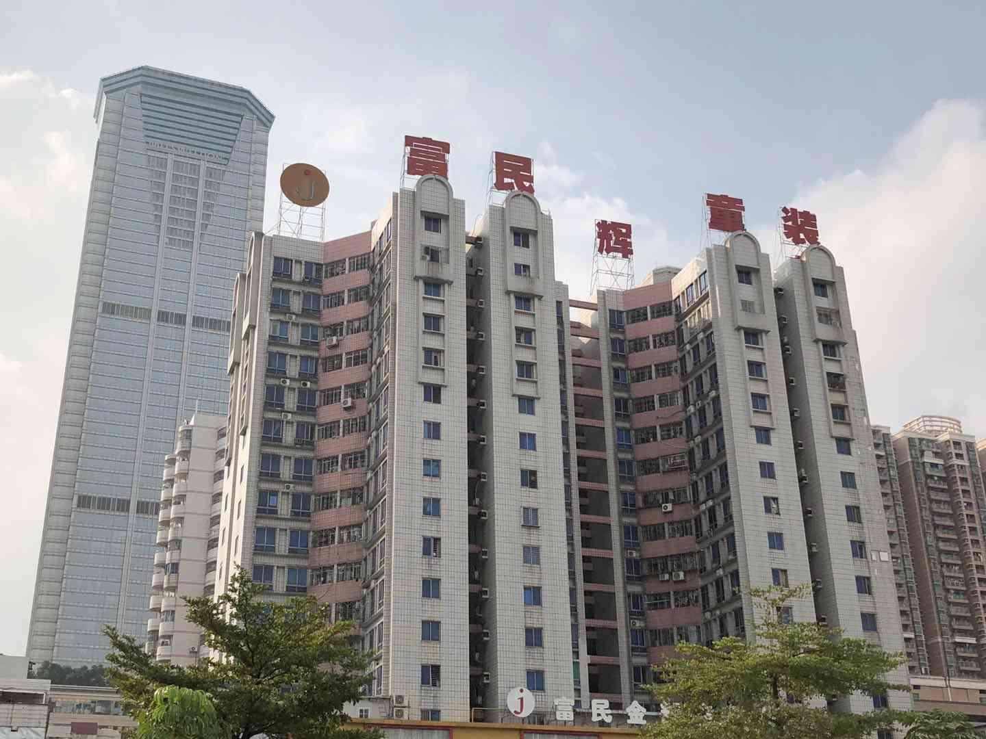 東莞：虎門最大的服裝批發(fā)市場，富民時裝城，銷往世界各地