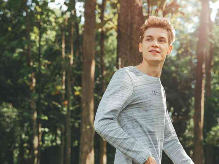 男士圓領(lǐng)純棉長(zhǎng)袖t恤