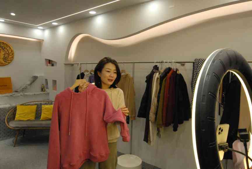 青島服裝一手貨源批發(fā)