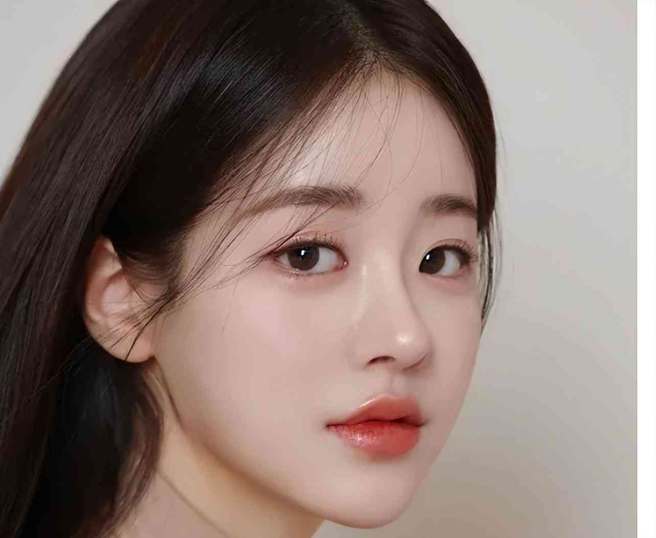 淡妝需要哪些化妝品(化淡妝的基本程序和方法)