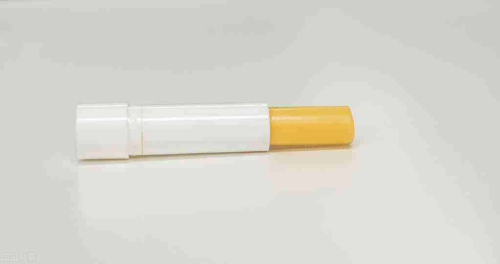 潤(rùn)唇膏屬于化妝品嗎(唇膏是不是化妝品的一種)