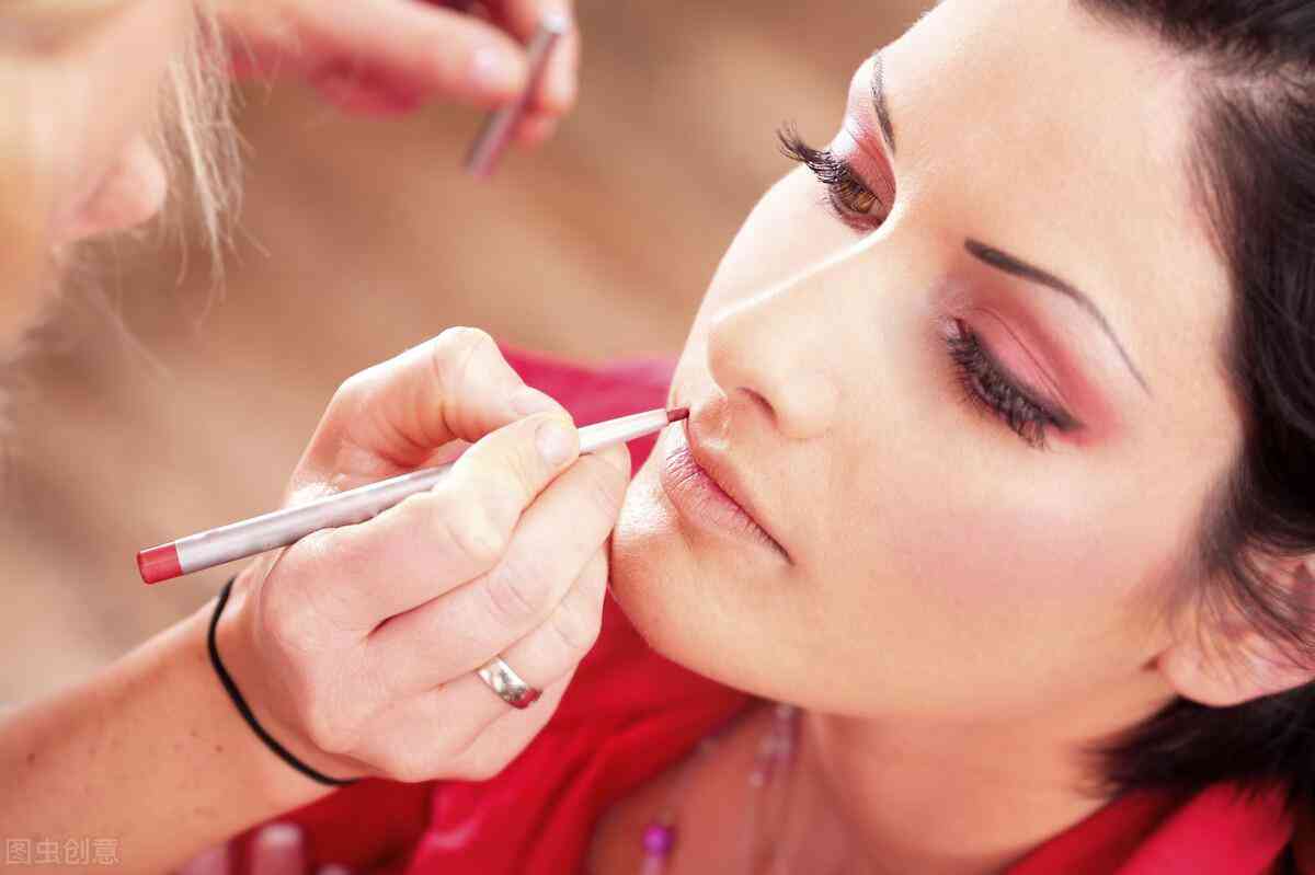 素顏霜是護膚品還是化妝品(素顏霜是護膚品還是彩妝)