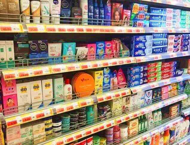 什么化妝品比較輕(什么化妝品比較輕薄)