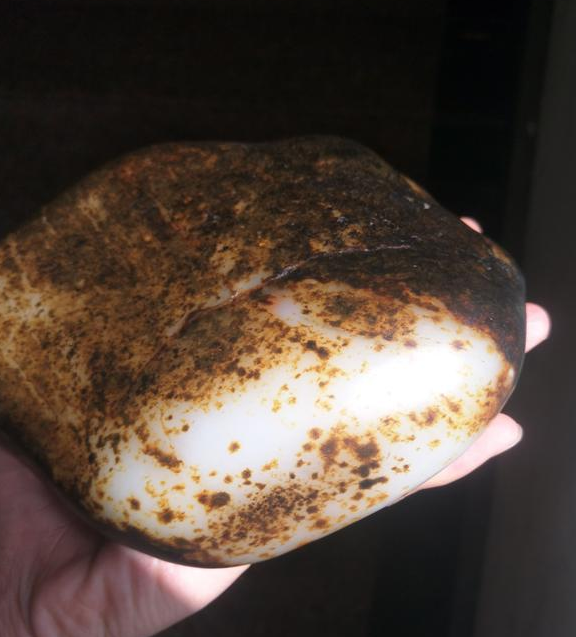 70萬(wàn)一克的羊脂白玉(100萬(wàn)元的羊脂白玉籽料)插圖1