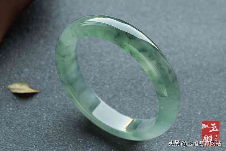 真的玉手鐲最低多少錢(真的玉手鐲多少價(jià)位)