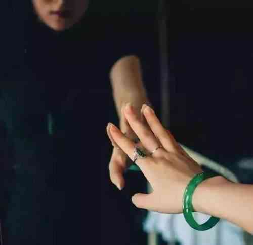 茶晶手串佩戴的功效和作用(茶晶手串佩戴的功效和作用圖片)