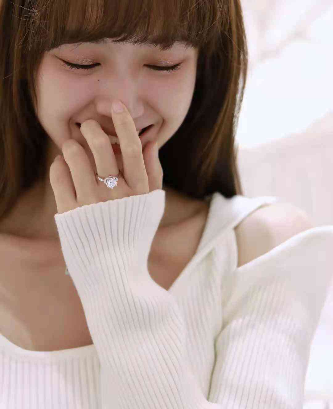 女士婚戒戴哪個(gè)手(女士婚戒應(yīng)該戴哪只手)