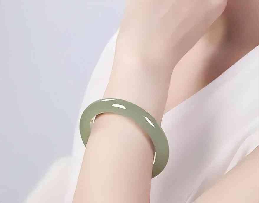 自己怎么鑒定玉鐲(怎么鑒定玉鐲子的真假)