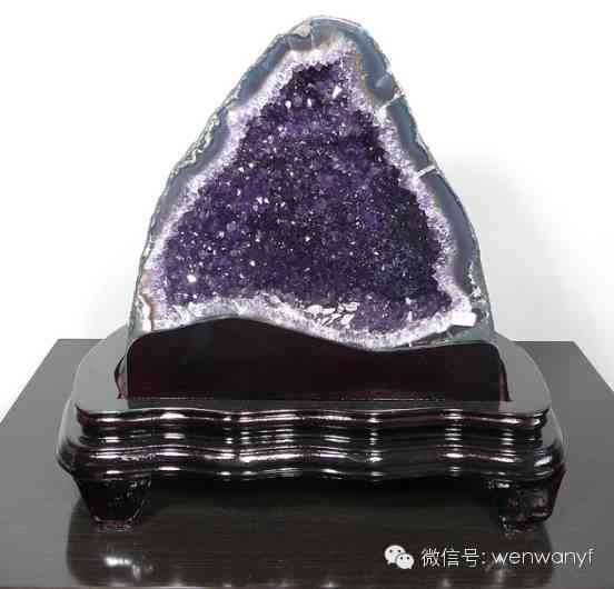 紫水晶洞的功效與作用及禁忌(紫水晶的功效和禁忌)