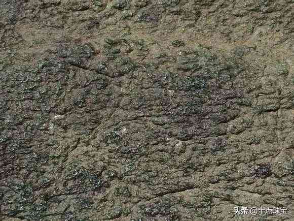 翡翠原石長什么樣子(玉石原石長什么樣子)