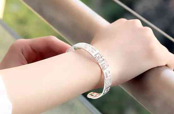 銀飾多少錢一克(苗族銀飾多少錢一克)