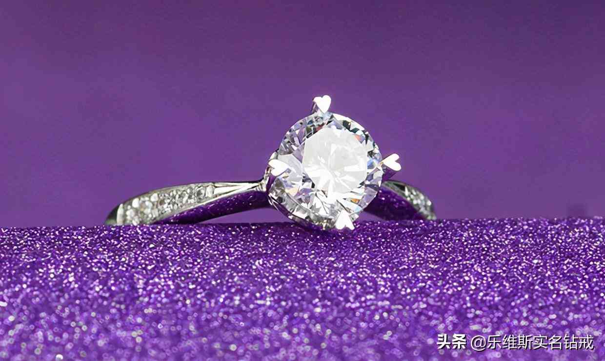 訂婚戴什么戒指(女孩的訂婚戒指怎么戴)